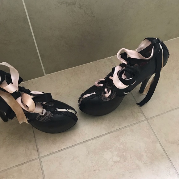 Shoes - Picture 4 of 4